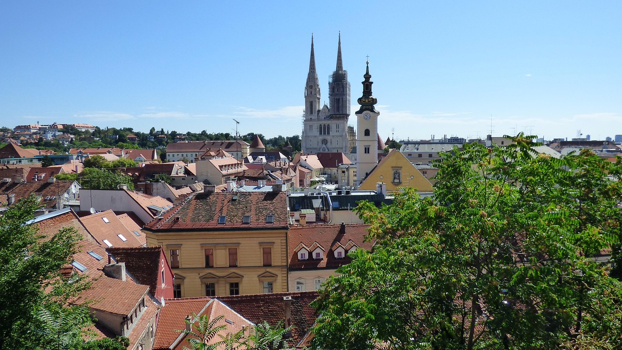 Rooftop barovi u Zagrebu – popis najljepših krovnih terasa i barova s pogledom na grad
